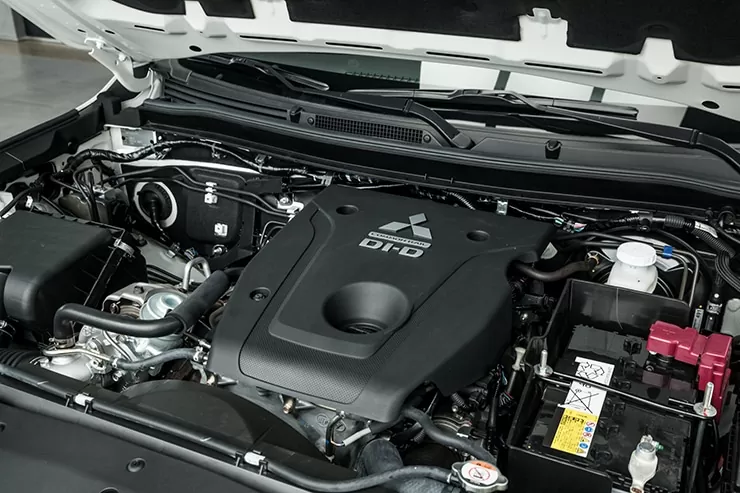 Giá xe Mitsubishi Pajero Sport lăn bánh tháng 5/2023, ưu đãi 50% LPTB