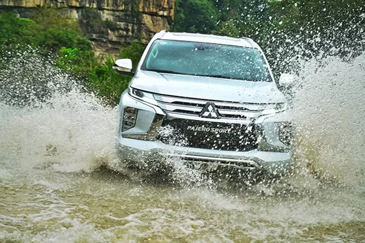 Giá xe Mitsubishi Pajero Sport lăn bánh tháng 5/2023, ưu đãi 50% LPTB