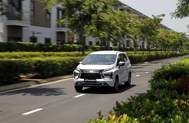 Giá xe Mitsubishi Xpander niêm yết và lăn bánh tháng 6/2023